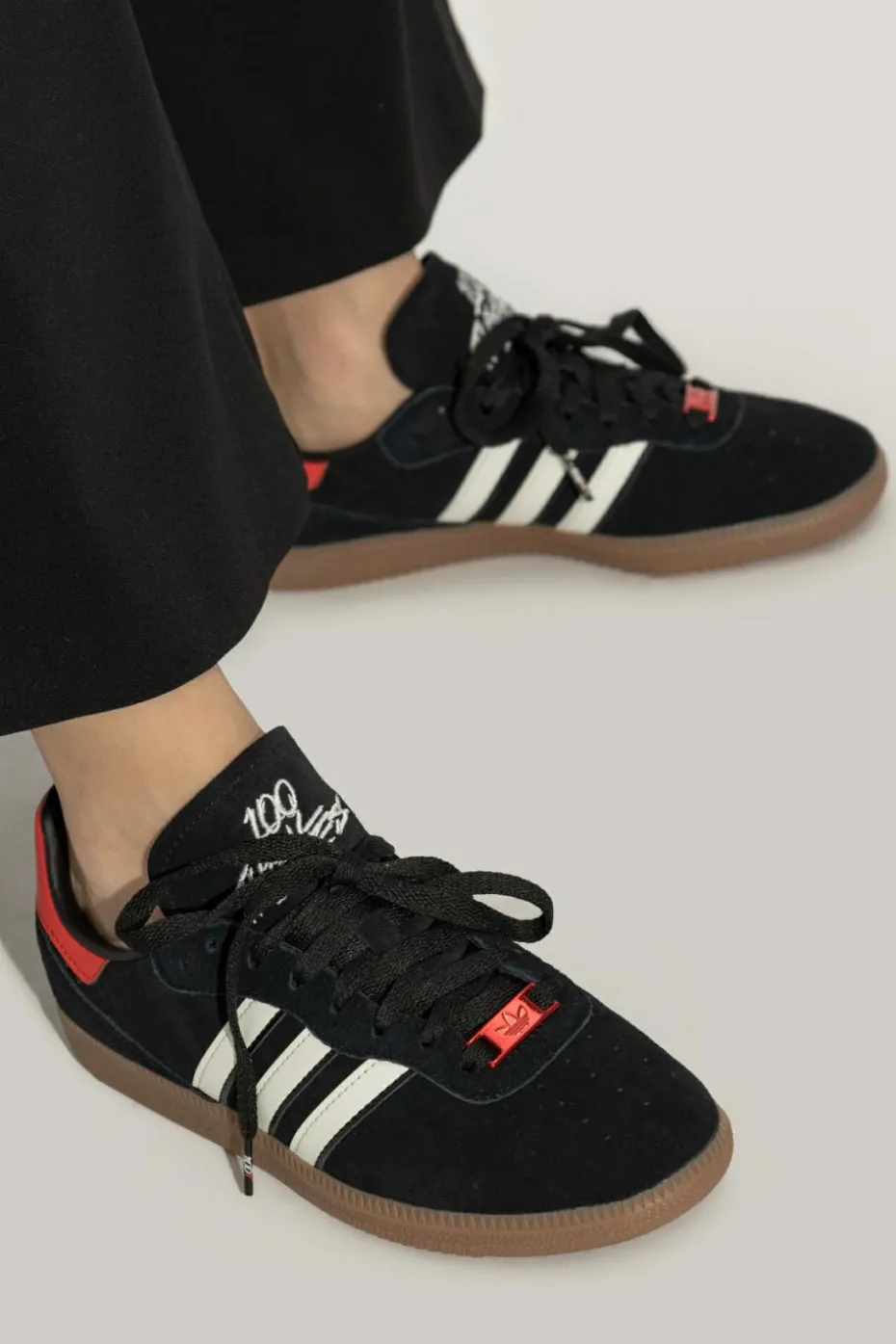 ADIDAS Originals CZARNY ADIDAS x 100 Thieves