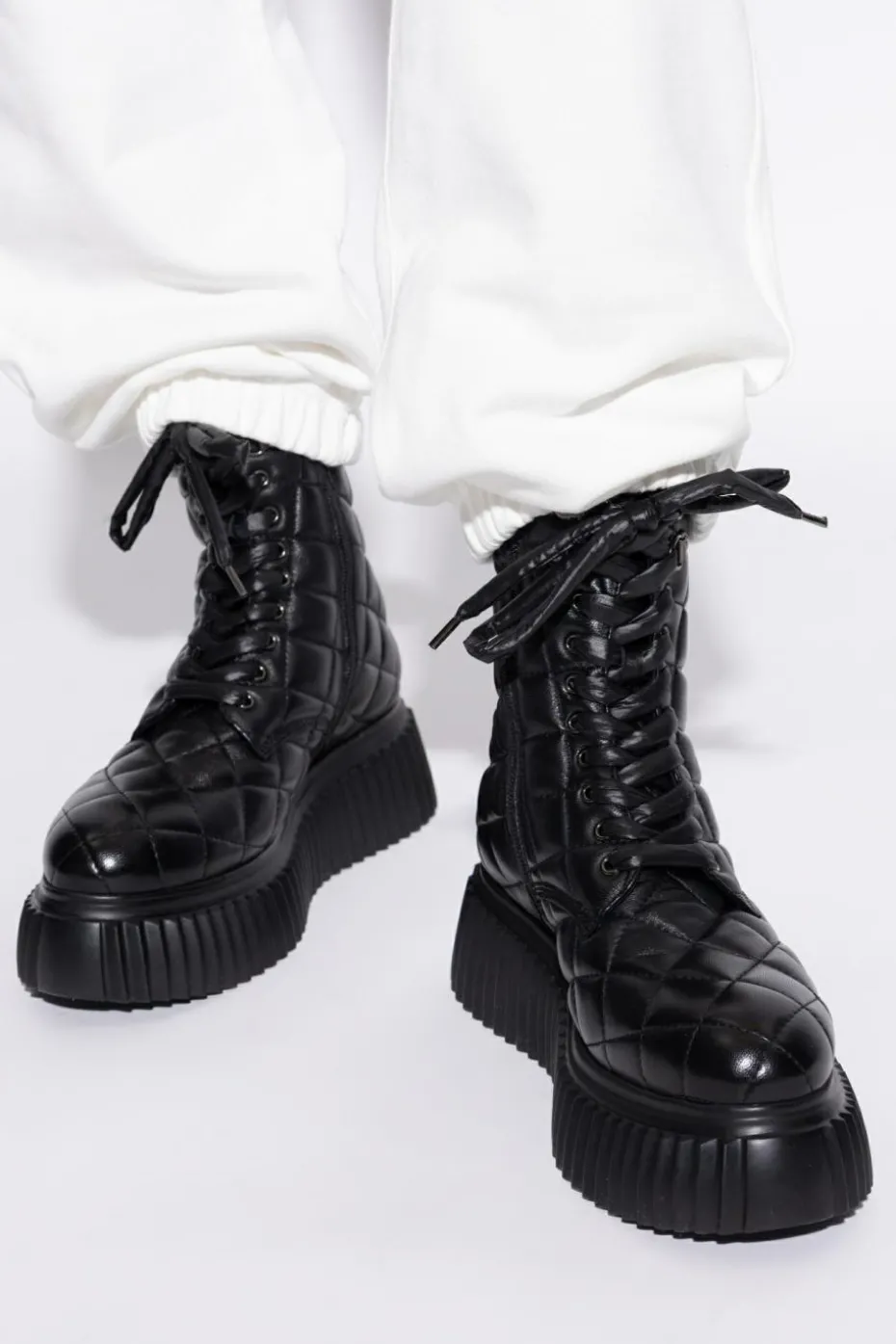 AGL CZARNY Buty `Elsa` na platformie