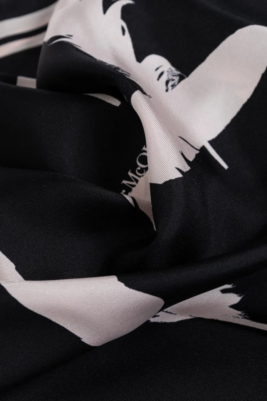 Alexander McQueen CZARNY Jedwabny szal