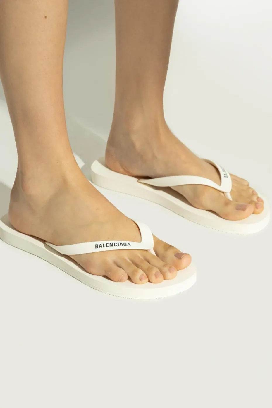 Balenciaga kremowy Gumowe klapki z logo