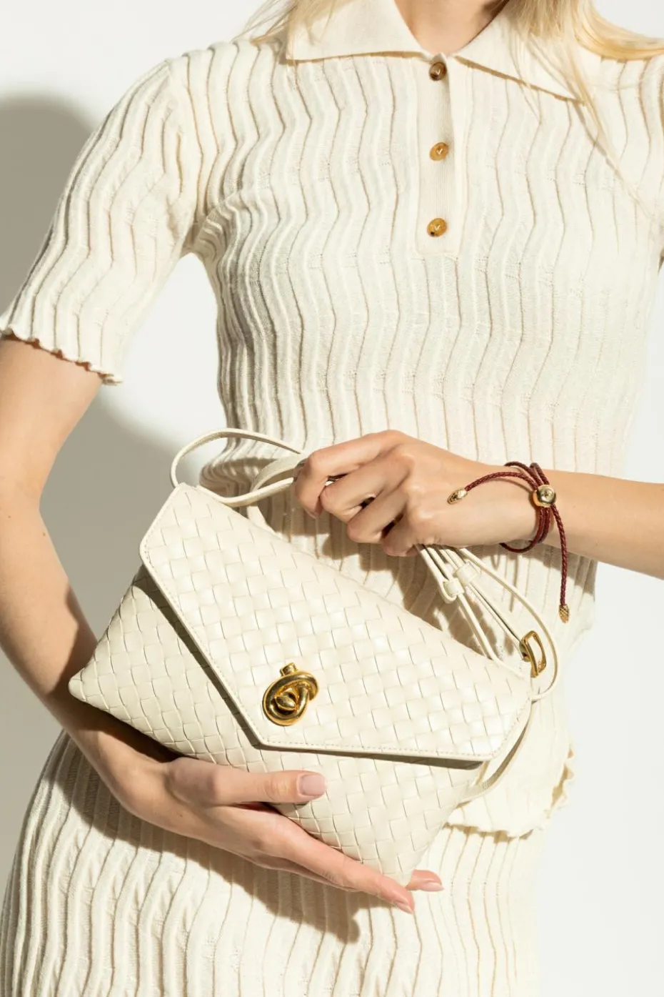 Bottega Veneta kremowy Torba do ręki `Knot Lock Medium`