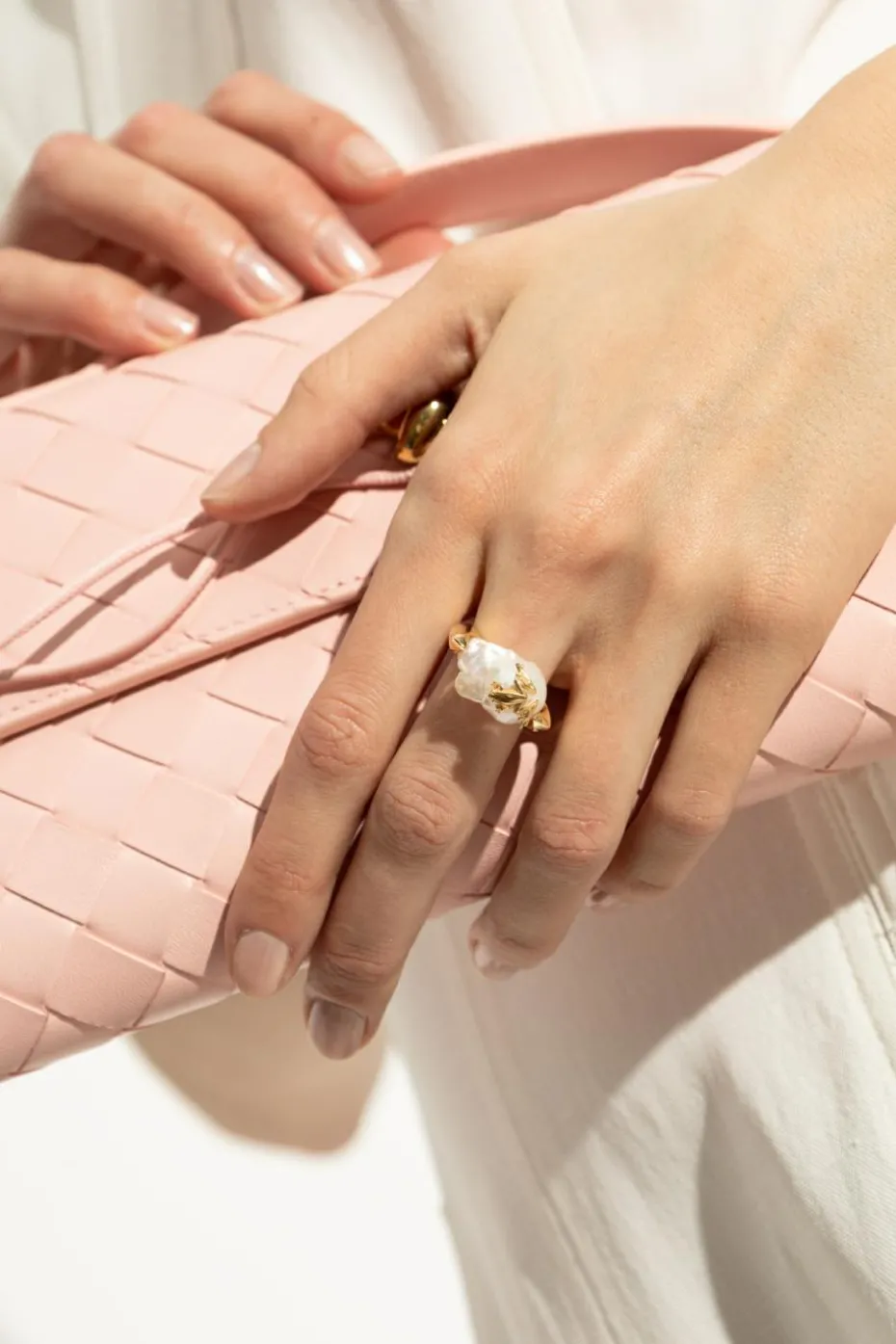 Bottega Veneta ZŁOTY Pierścień `Rana`