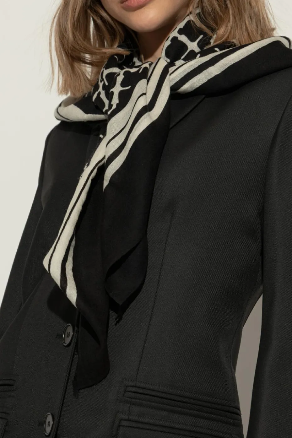 By Malene Birger CZARNY Wełniana chusta