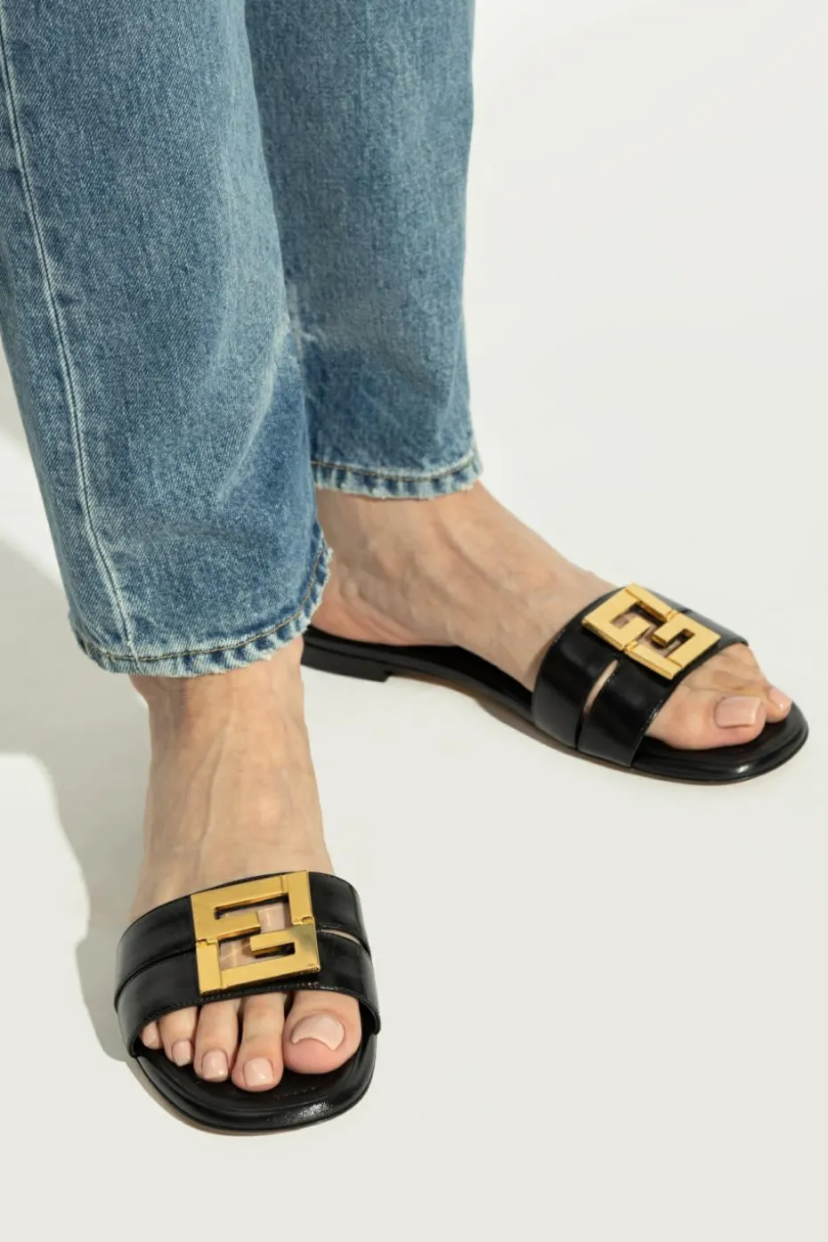 Fendi CZARNY Skórzane klapki ‘Fold’