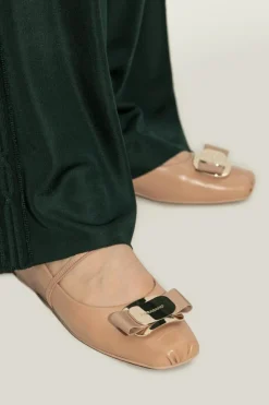 FERRAGAMO beżowy Baleriny `Zina`
