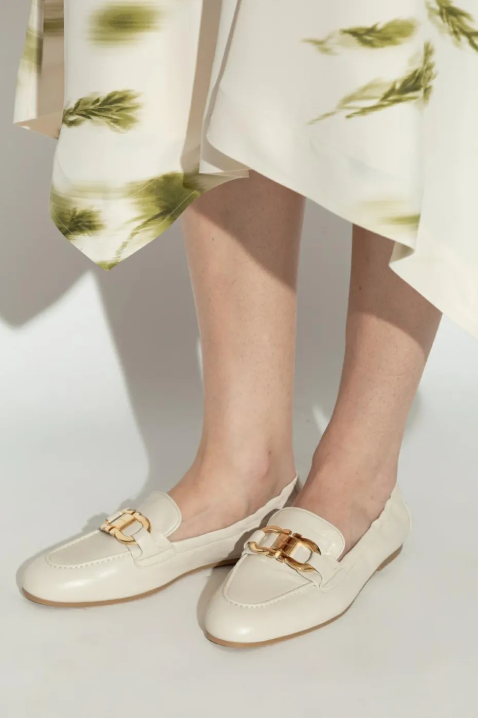 FERRAGAMO kremowy Buty `Jodie`