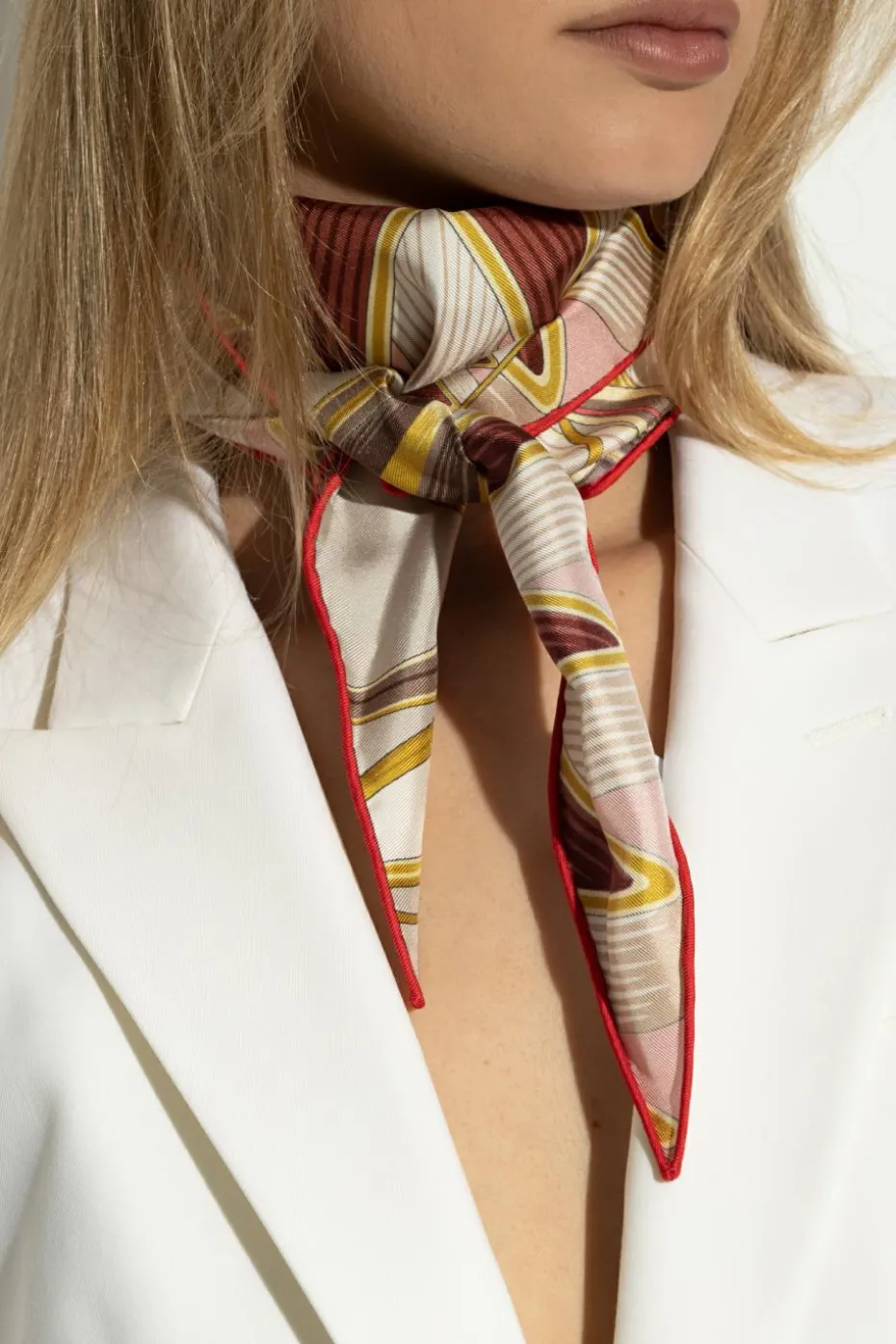 FERRAGAMO MULTIKOLOR Trójkątny szal z nadrukiem `Giada`