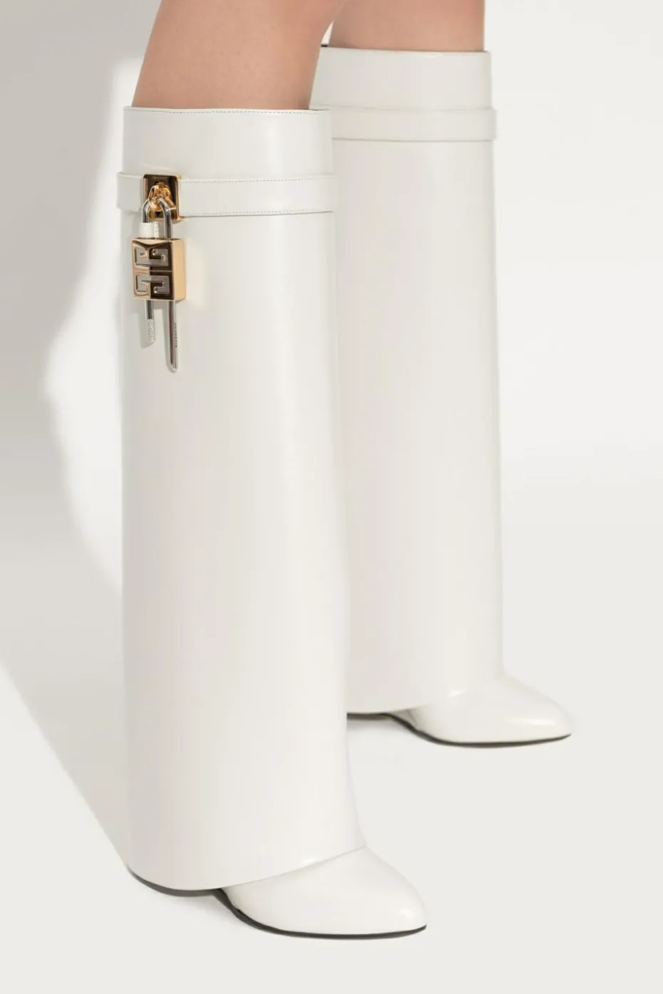 Givenchy BIAŁY Kozaki na koturnie `Shark Lock`