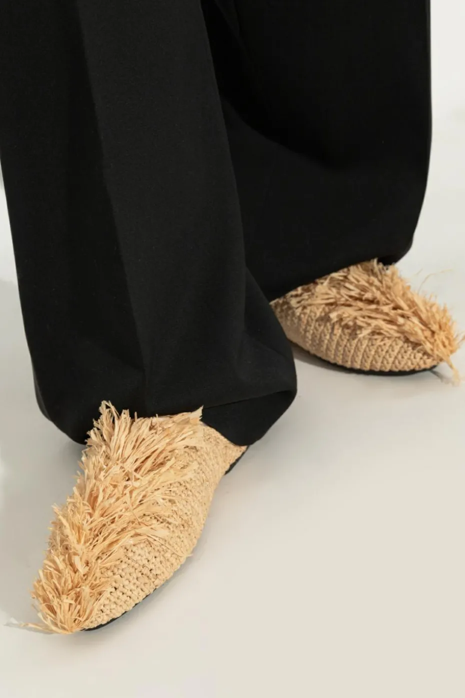 JIL SANDER+ beżowy Klapki z rafii