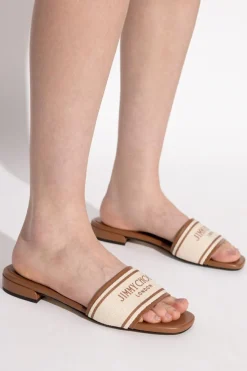 Jimmy Choo kremowy Klapki `Joa`