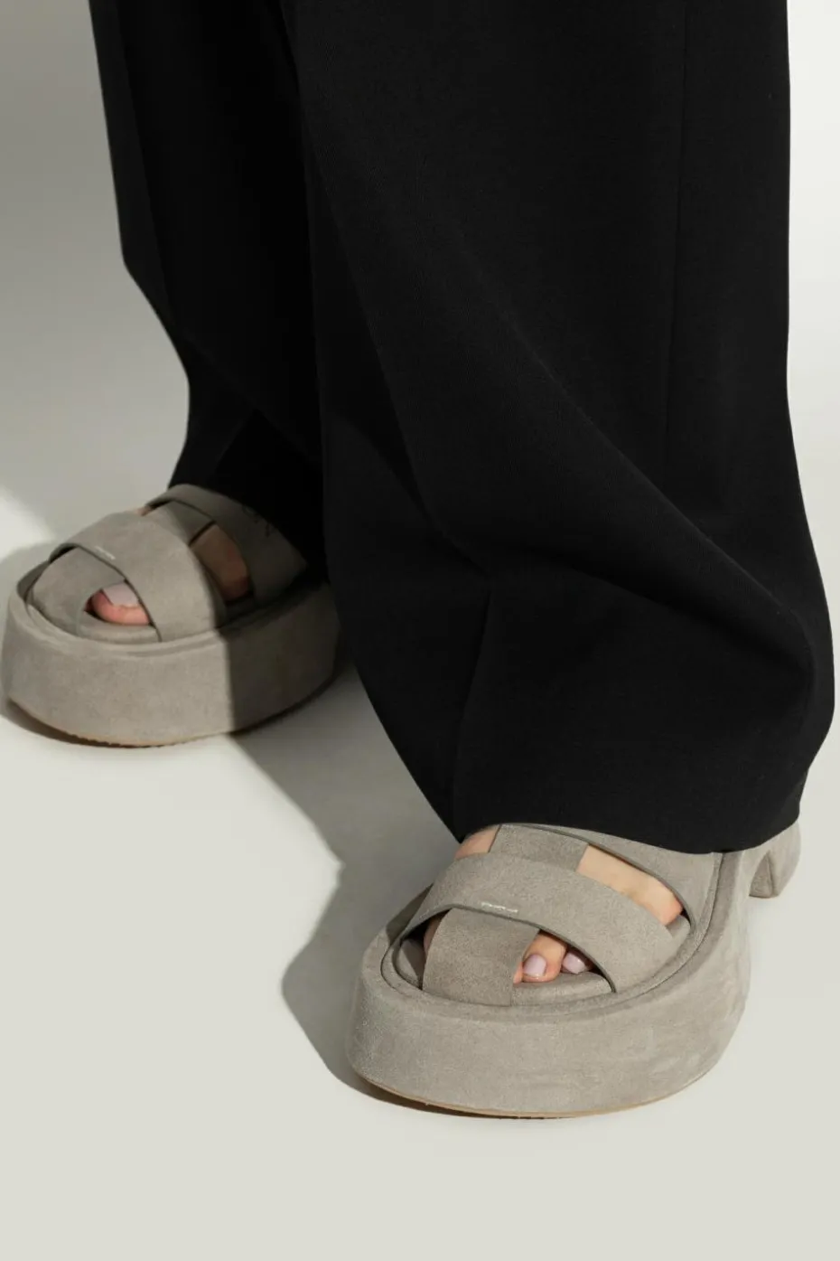 JW Anderson SZARY Zamszowe buty na platformie