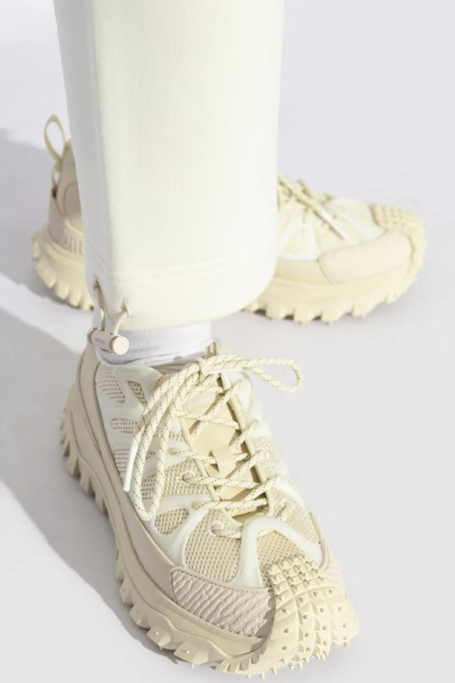 Moncler kremowy Buty sportowe `Trailgrip Amoeba`