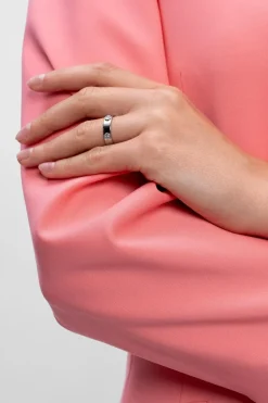 Tory Burch SREBRNY Pierścień z wytłoczonym logo