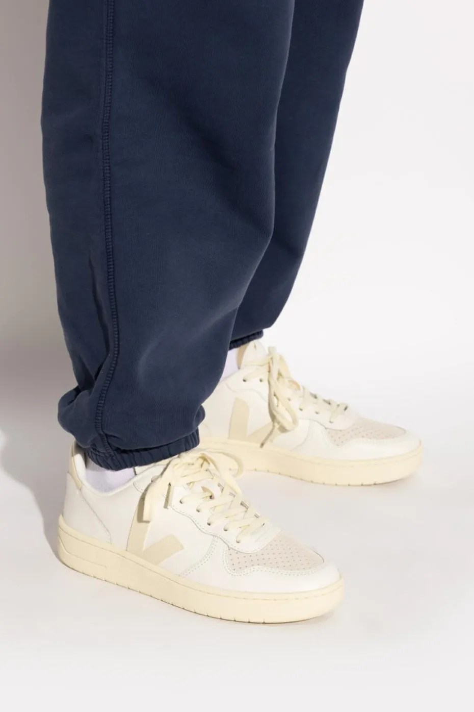 Veja kremowy Buty sportowe `V-10 PRIME LEATHER`