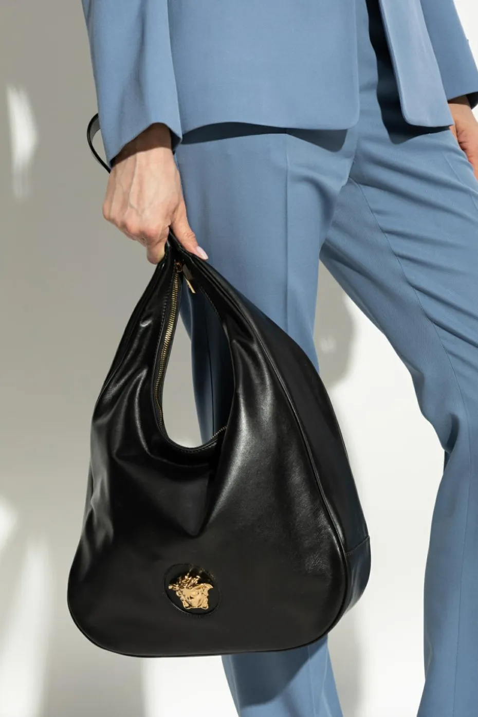 Versace CZARNY Skórzana torba na ramię