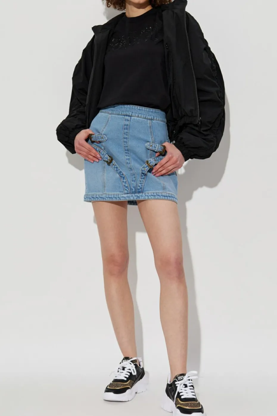 Versace Jeans Couture CZARNY T-shirt z połyskującymi aplikacjami